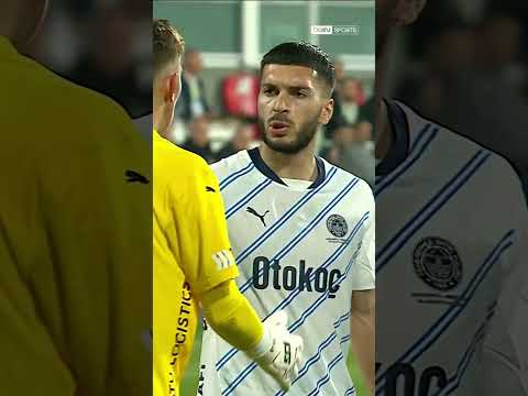 Fenerbahçeli Futbolcular, Bodrum FK Kalecisi Rüzgar Adıyaman&#039;ı Yediği Golün Ardından Teselli Etti